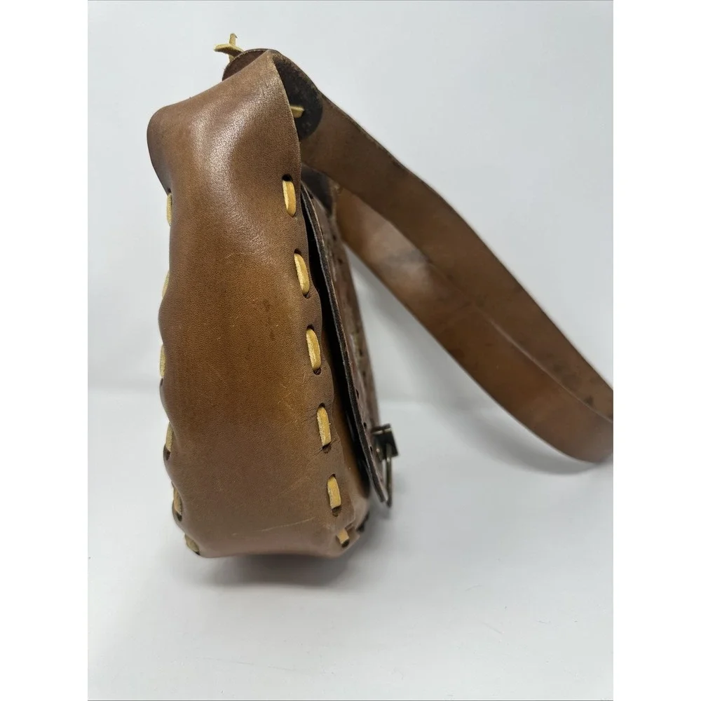 Vintage 1970s Tooled Leather Hand Carved Hand Painted Cougar Purse